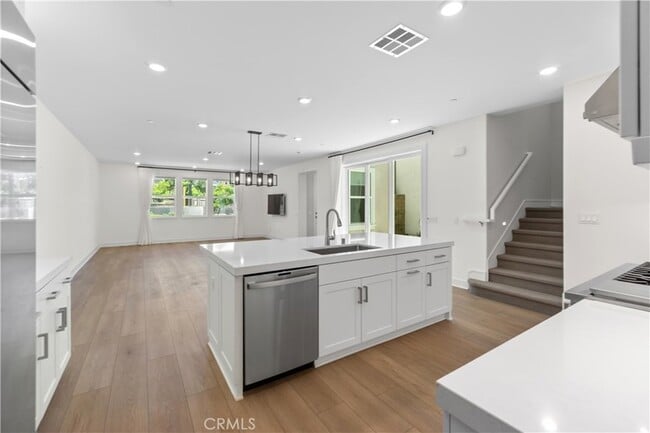 Building Photo - 156 Chorus