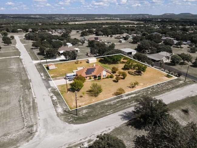 Building Photo - Beautiful 4bed/2 bath