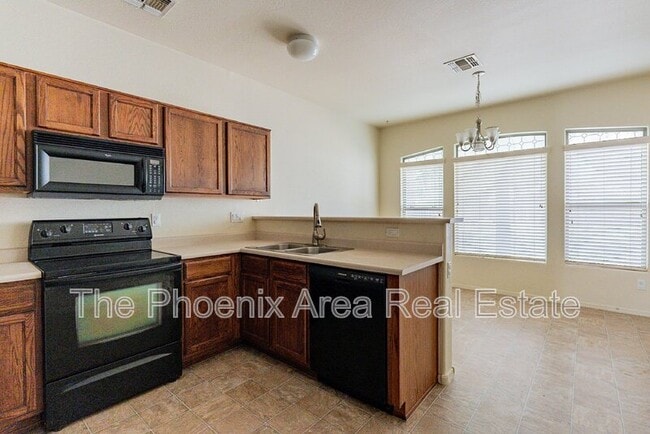 Building Photo - 2600 E Springfield Pl