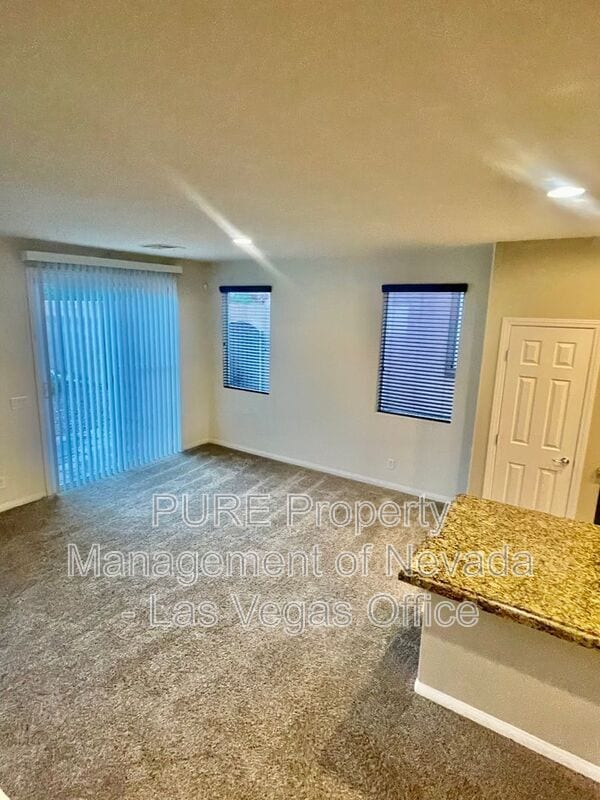 Building Photo - 117 Castle Course Ave