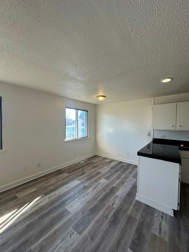 Building Photo - 3 Bedroom Duplex with Carport