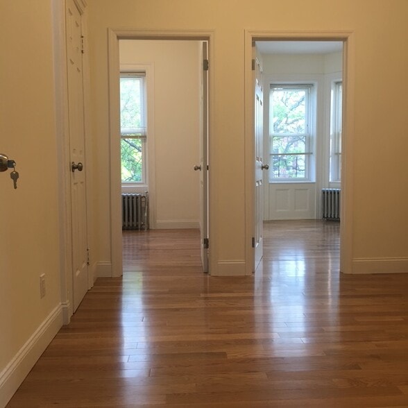 Building Photo - 543 73rd St