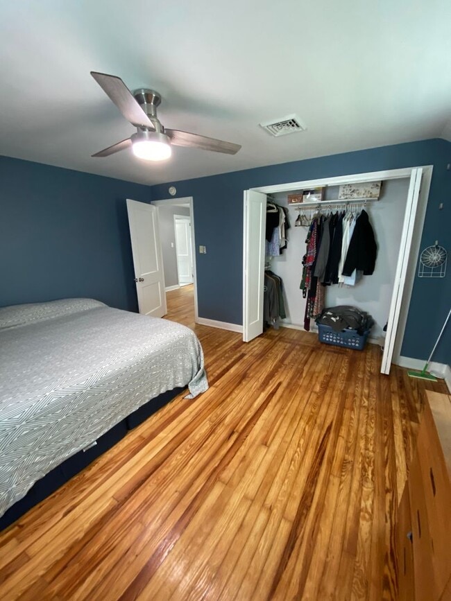 Building Photo - Beautiful 3 Bedroom House with Large Fence...
