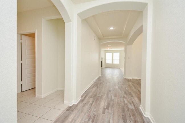 Building Photo - 22211 Weller Oaks Dr