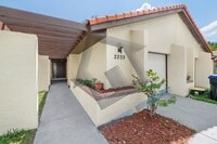 Building Photo - Spacious 2 bedroom 1.5 Bath Now Available - Pine Hills