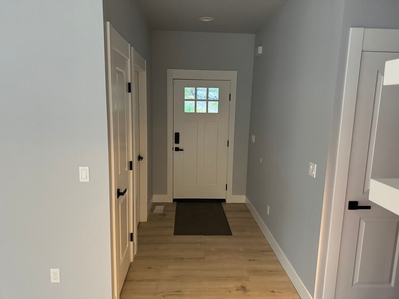 Building Photo - 3990 S Birch Cove Dr