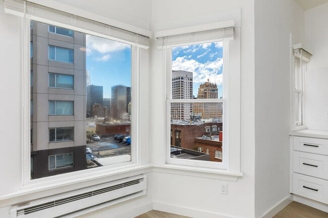 Building Photo - 903 Pine St