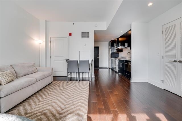 Building Photo - 1100 Maxwell Ln