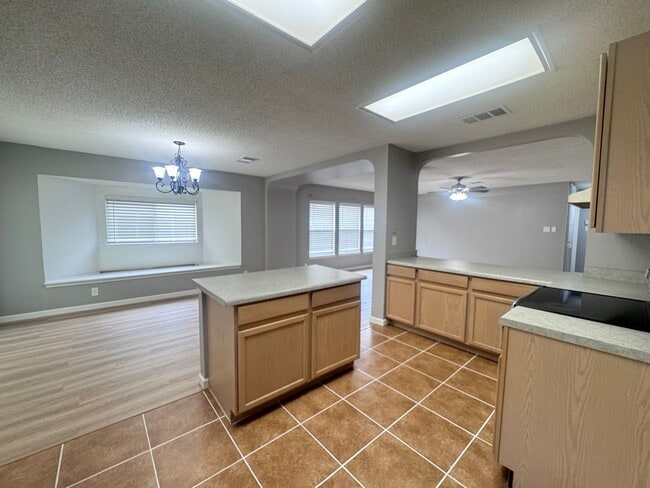 Building Photo - Lovely 3 BD | 2 BA | 2 CAR GARAGE Home Ready for Immediate Move in! Located off Prue Rd!