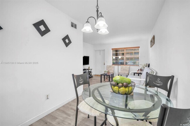 Building Photo - 6550 Royal Palm Blvd