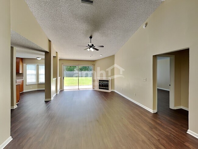 Building Photo - 1767 Saw Lake Dr