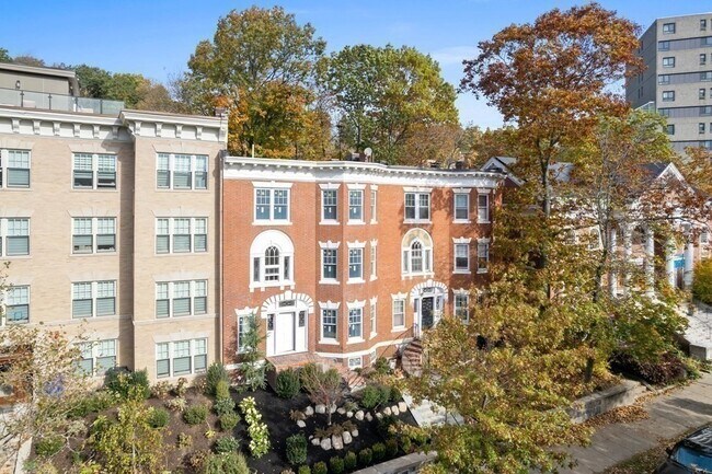 Building Photo - 1574 Beacon St
