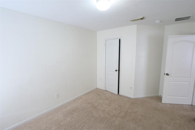 Building Photo - 3030 Sunchase Ct