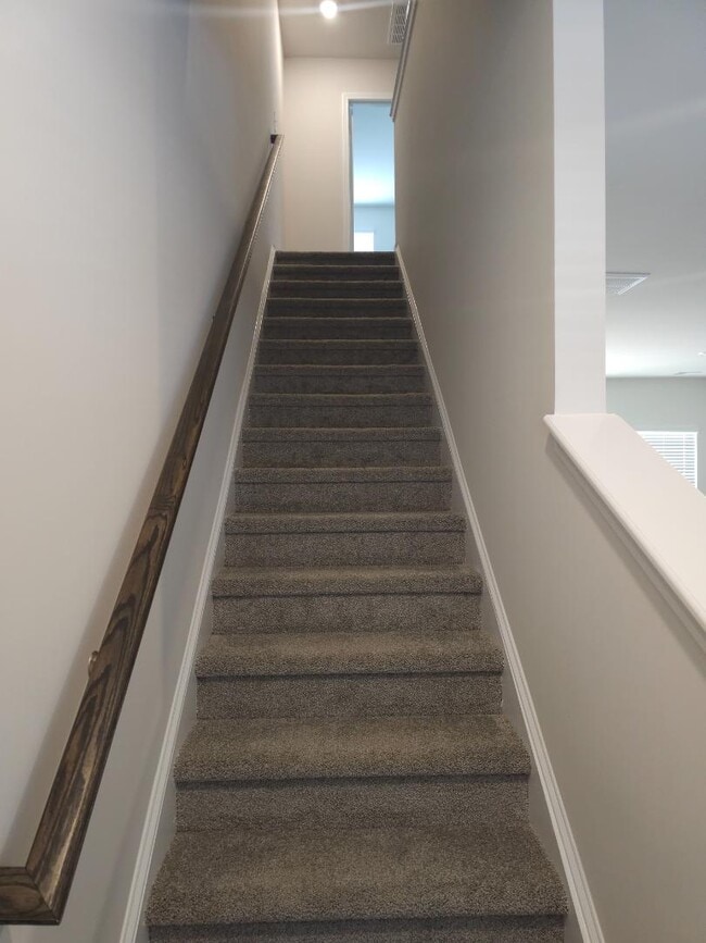 Building Photo - 102 Lowland Dr