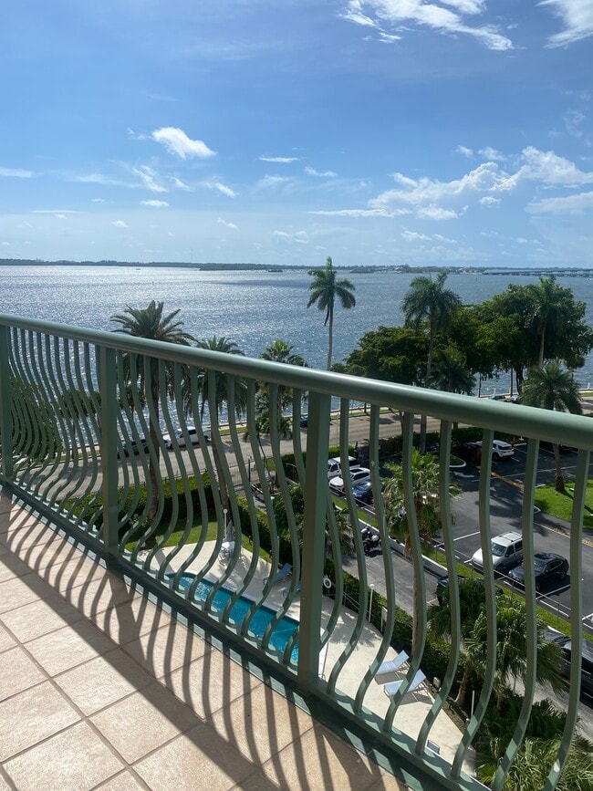Building Photo - 1408 Brickell Bay Dr