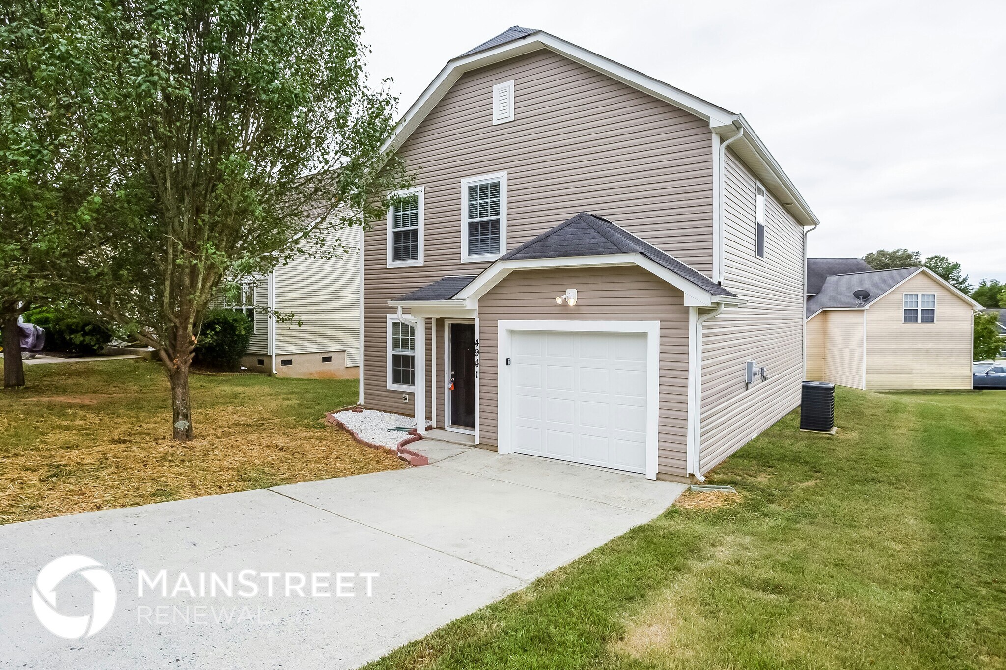 Building Photo - 4941 Hawfield St