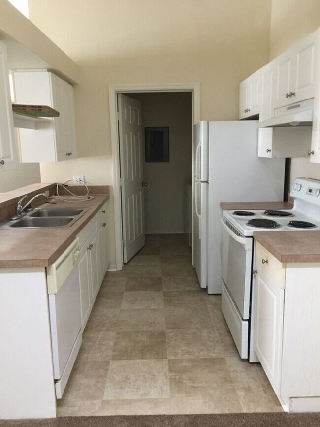 Building Photo - THREE BEDROOM CONDO AVAIILABLE IN BELMONT