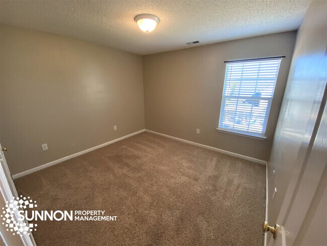 Building Photo - Adorable 3 BR 2.5 BA Updated House + Garage