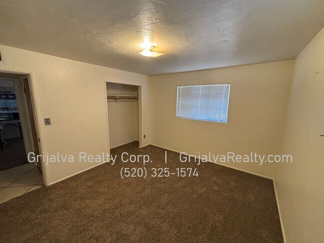 Building Photo - 4 Bed, 2 Bath House on a Large Corner Lot for Rent (22nd St/Wilmot)