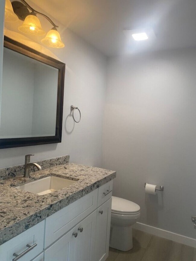 Building Photo - Beautiful fully remodeled 2 bedroom 1.5 bath in Laguna Hills