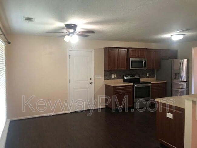 Building Photo - 1468 Collins Dr