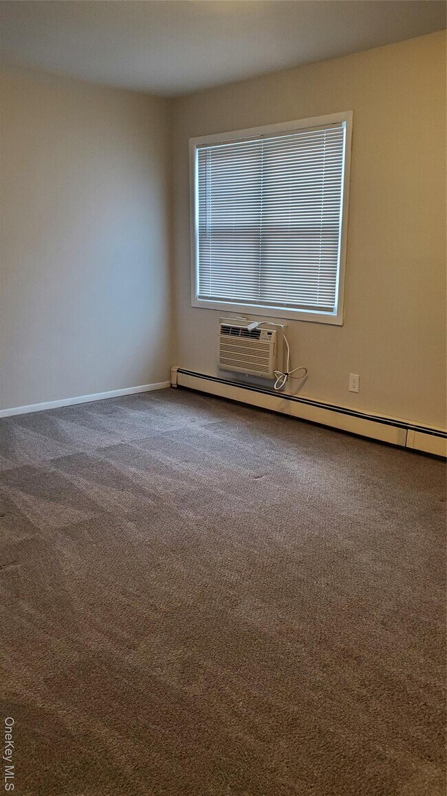 Building Photo - 460 Old Town Rd