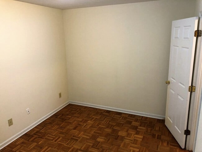 Building Photo - Great Bungalow in 28409! 2 Bed / 2 Bath