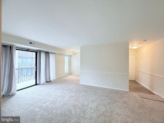 Building Photo - 7598 Gales Ct