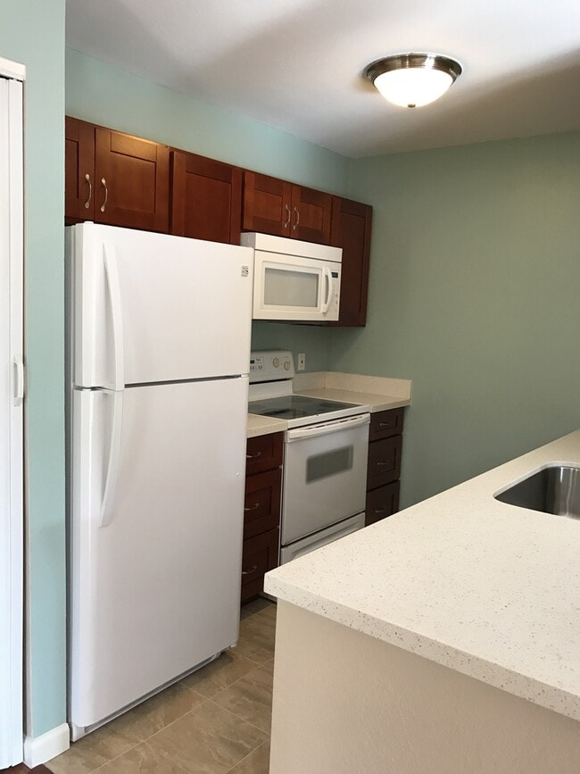 Building Photo - Beautifully ground floor 2 bed 1 1/2 bath in Kihei Villages!