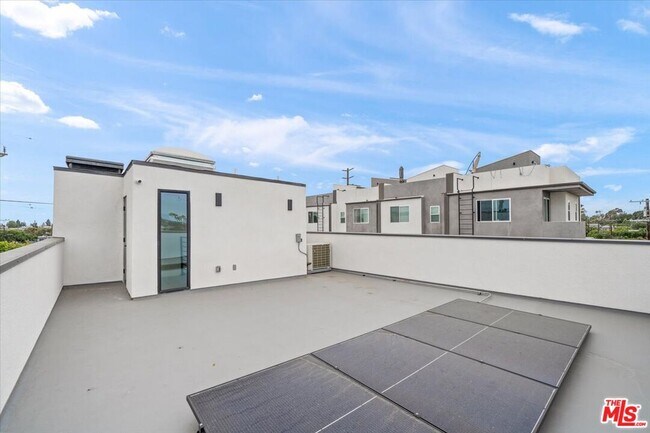 Building Photo - 4922 S Centinela Ave