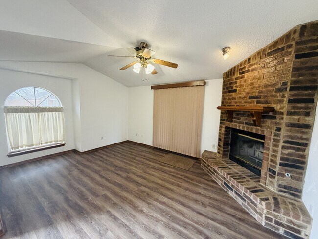 Building Photo - 2138 Lonnie Ln