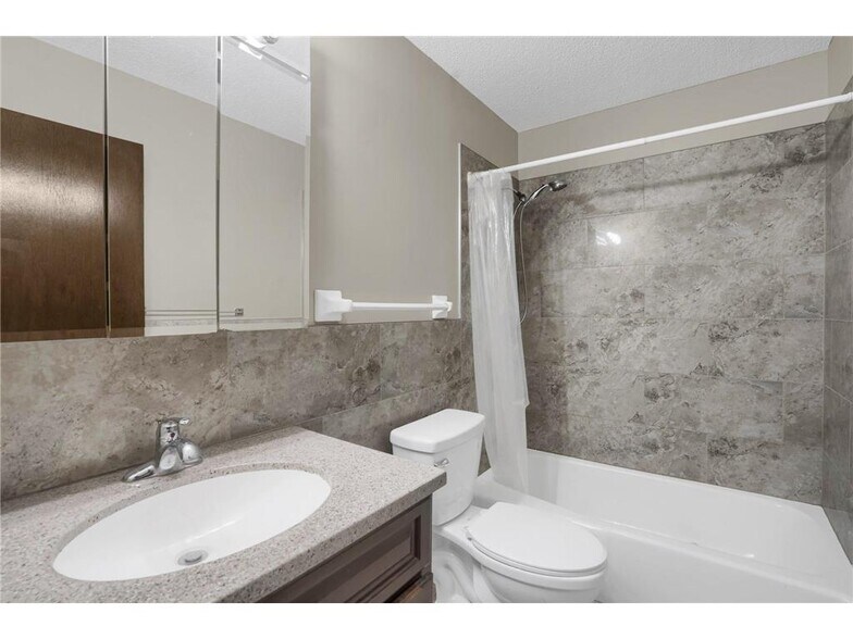 Building Photo - 9937 Deerwood Ln N