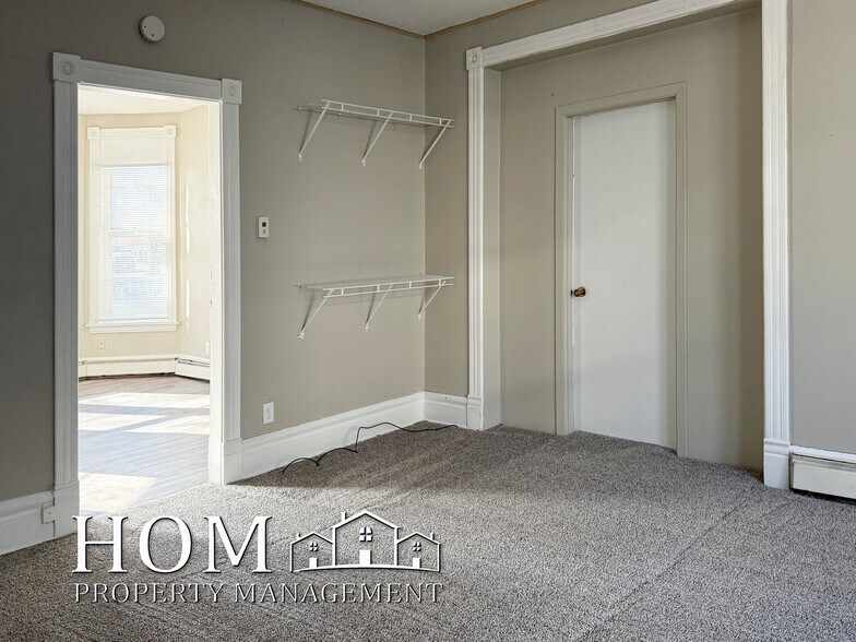 Building Photo - 229 Center St