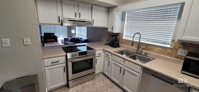 Building Photo - 7877 Audubon Dr