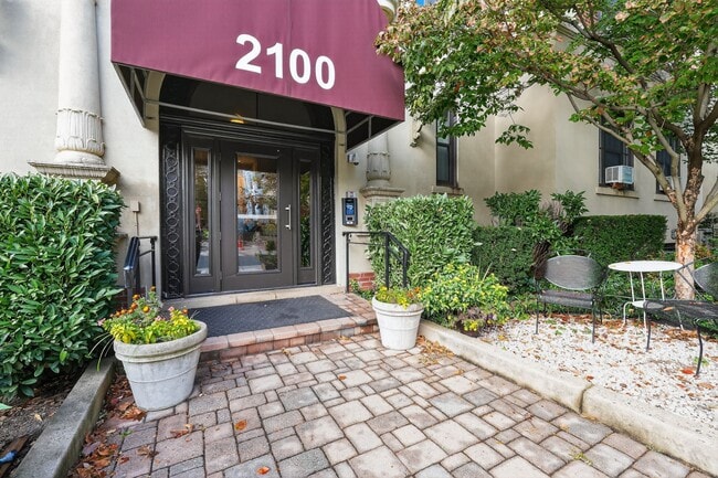 Building Photo - 2100 19th St NW