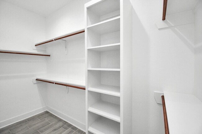 Building Photo - 519 Lovers Ln