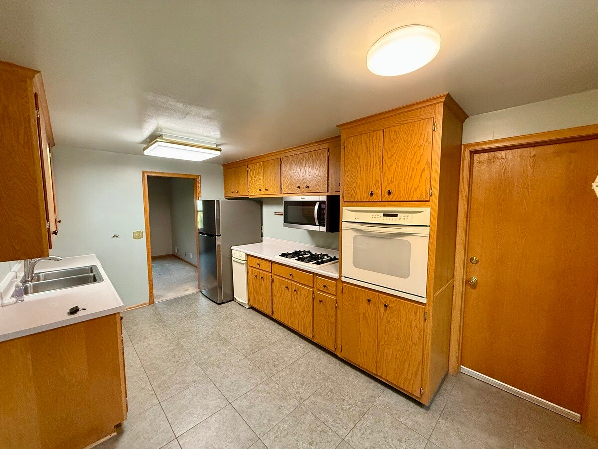 Building Photo - 5403 Pleasant Ave