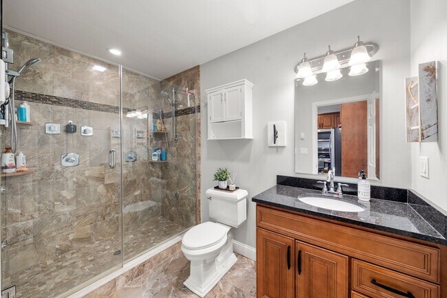 Building Photo - 695 E 8th St