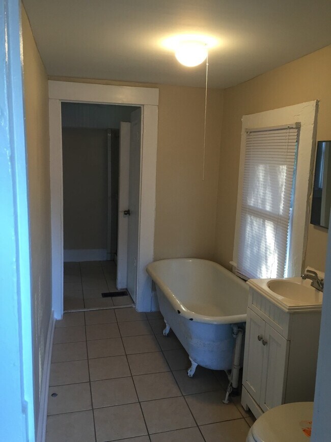 Building Photo - 27 Hemlock Dr