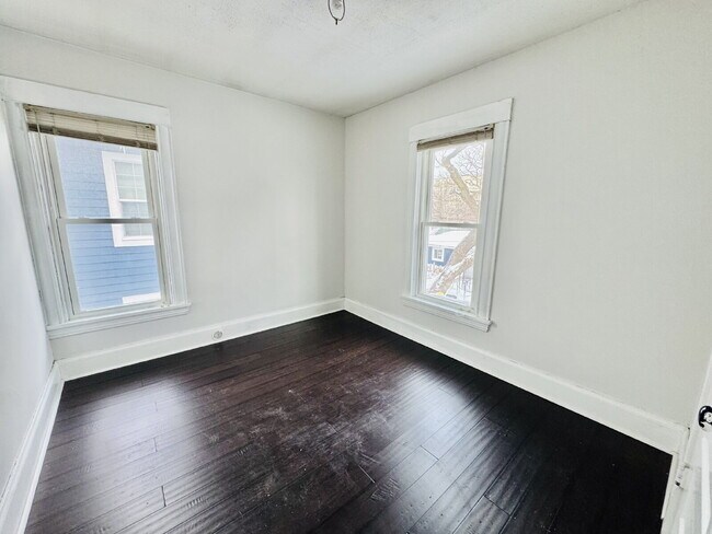 Building Photo - "Spacious 6-Bedroom Gem with Gleaming New Hardwood Floors in Minneapolis!"