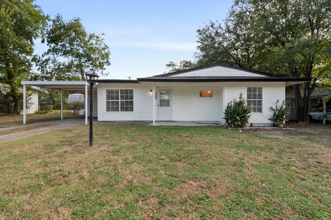 Building Photo - 3003 Williams Dr