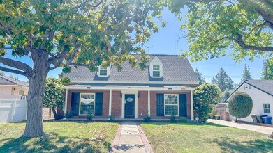 Building Photo - For rent! This charming 4-bedroom, 3-bathr...