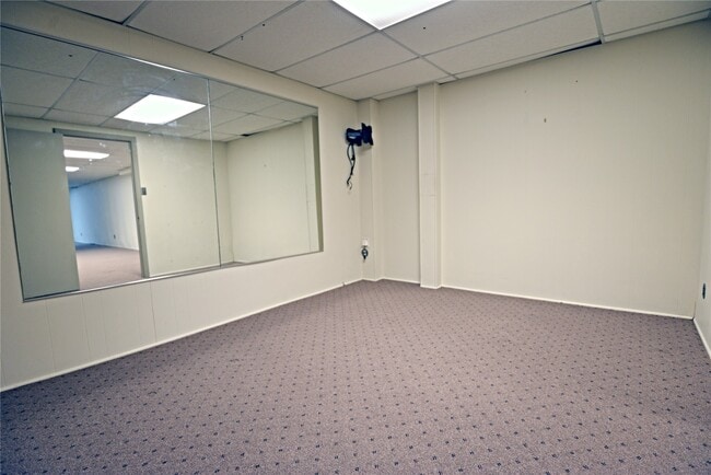 Building Photo - 2235 N Ballas Rd