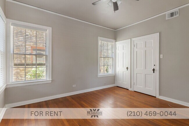 Building Photo - 336 E Lullwood Ave