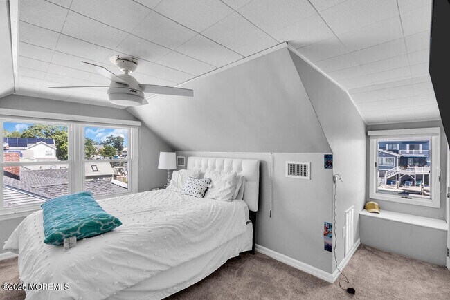 Building Photo - 1648 Center St