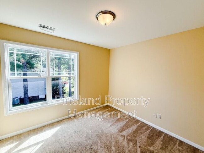 Building Photo - 675 Omaha Dr
