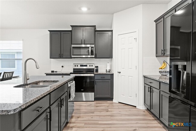 Building Photo - 2341 Aylesbury Dr