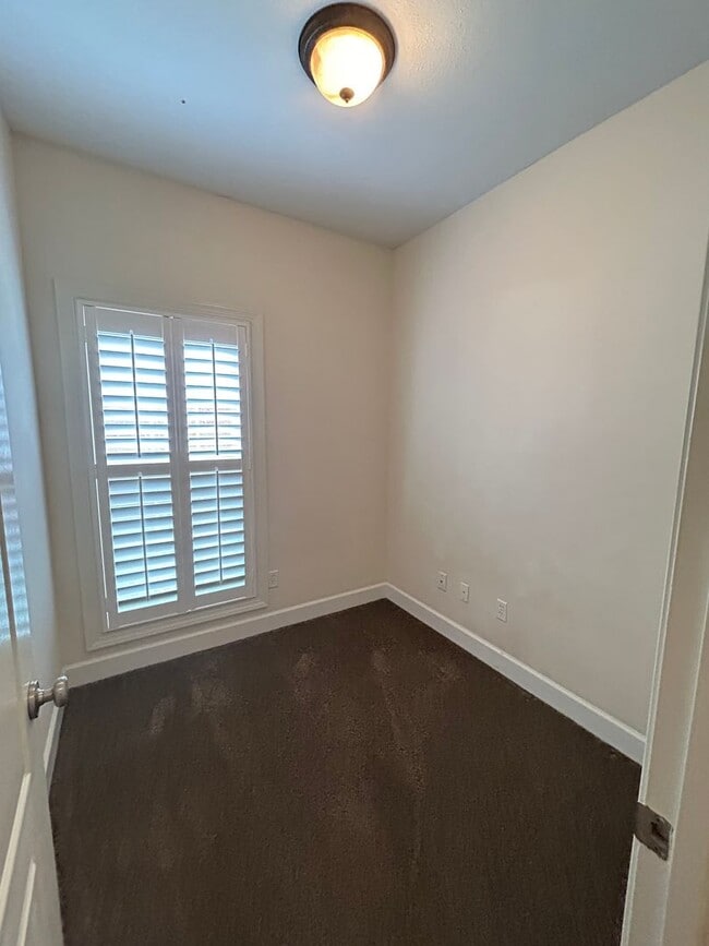 Building Photo - Tartan Pines, Rosemount Court, Enterprise, AL