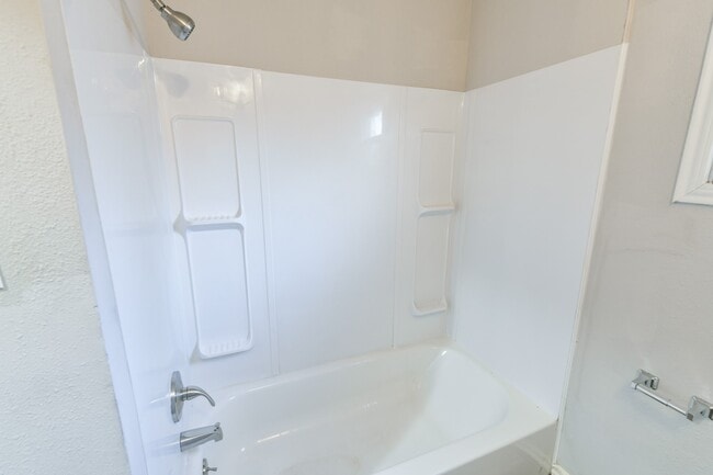 Building Photo - 1206 Houston Ave