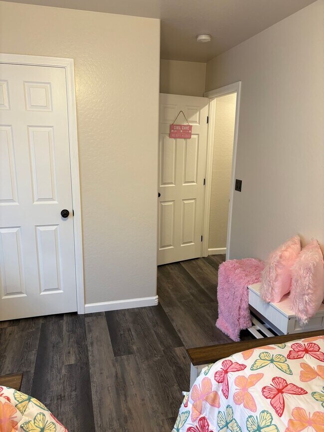 Building Photo - Furnished, 1-Year Long-Term Rental
